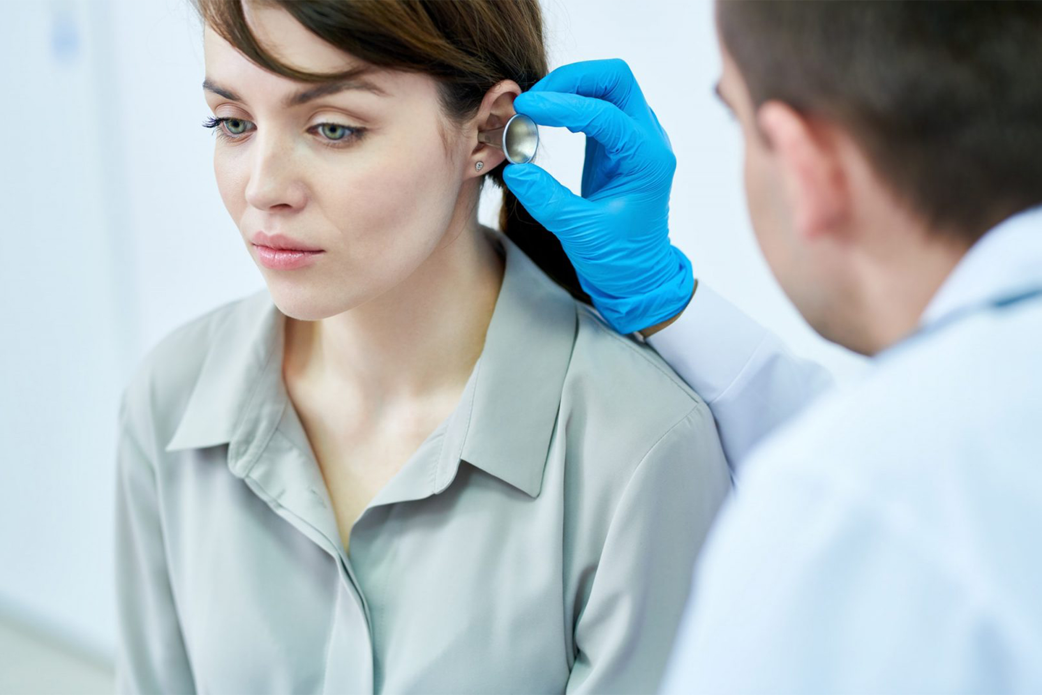 audiologist-examining-patient